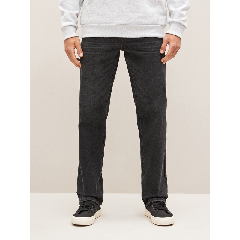 Black Straight Fit Straight Fit Essential Stretch Jeans