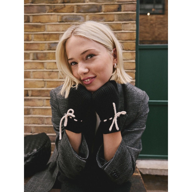 Monochrome 3D Bows Knitted Gloves 1 Pack